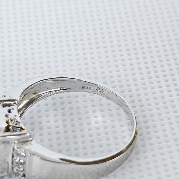 Beautiful Genuine Sky Blue Topaz & Diamond Ring Size 9! - Picture 5 of 7